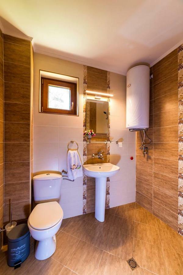 Guest House Beniart Vetrintsi ภายนอก รูปภาพ
